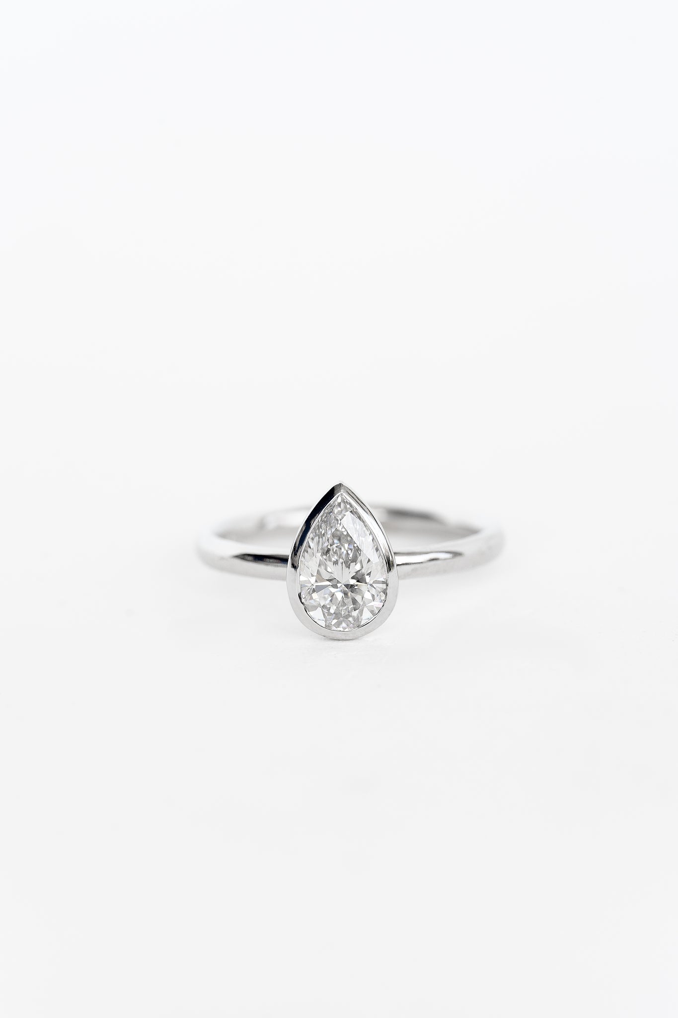 Pear Cut Engagement Rings