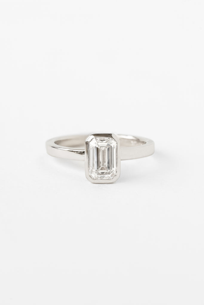 emerald aura ring with 1.41ct lab diamond
