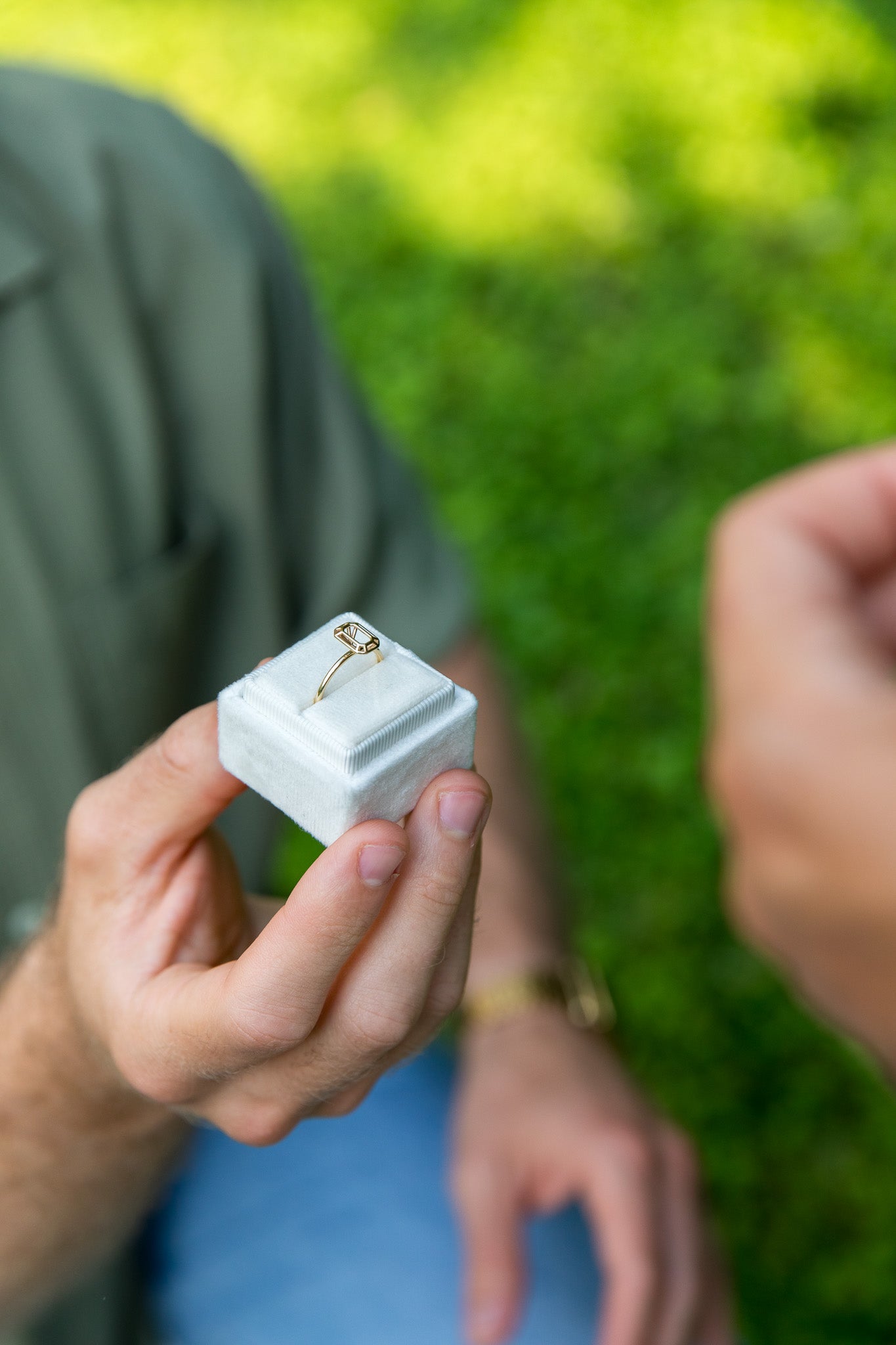 A modern proposal with the Gemma Ring.