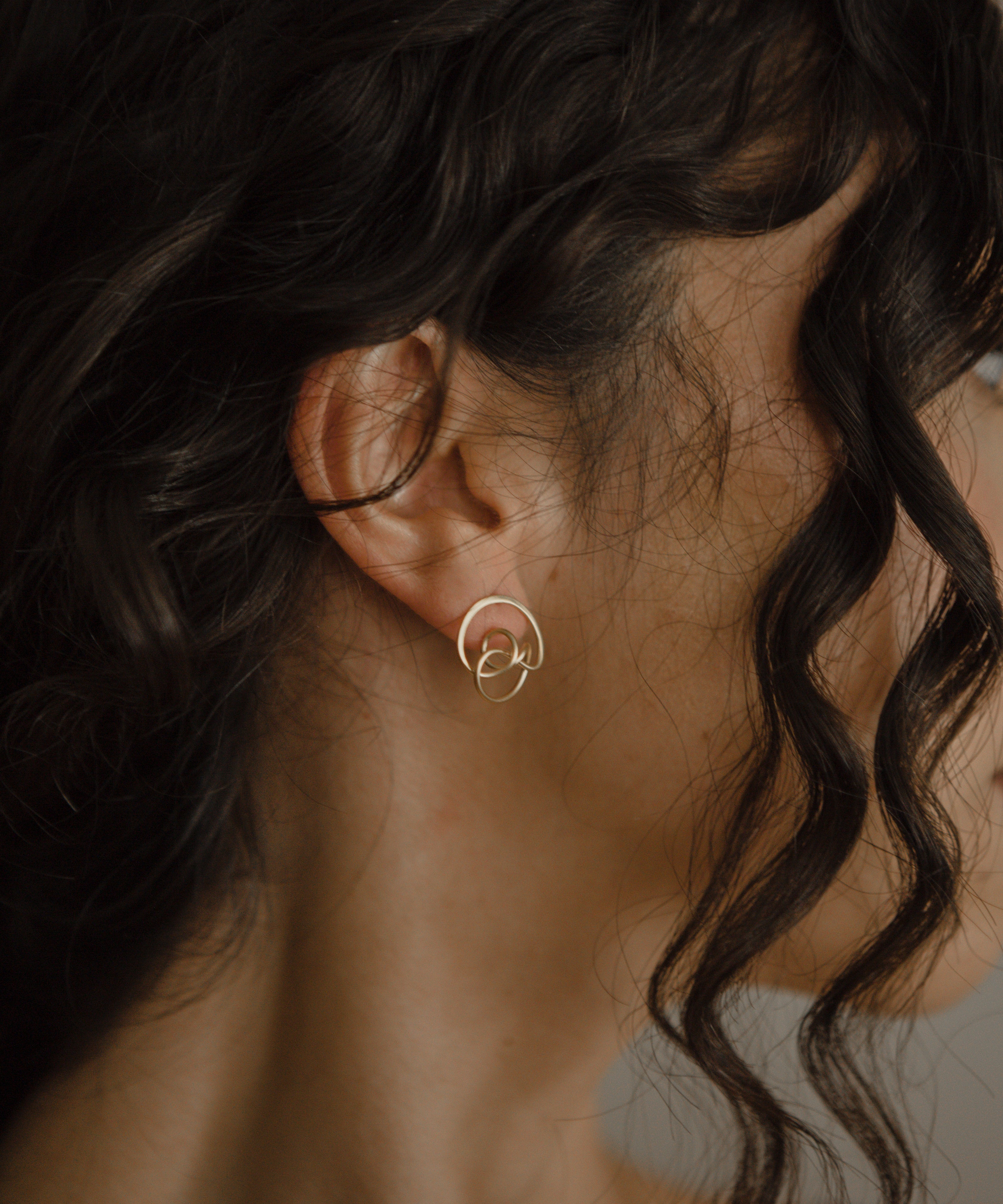 Elegant calligraphy-style stud earrings design