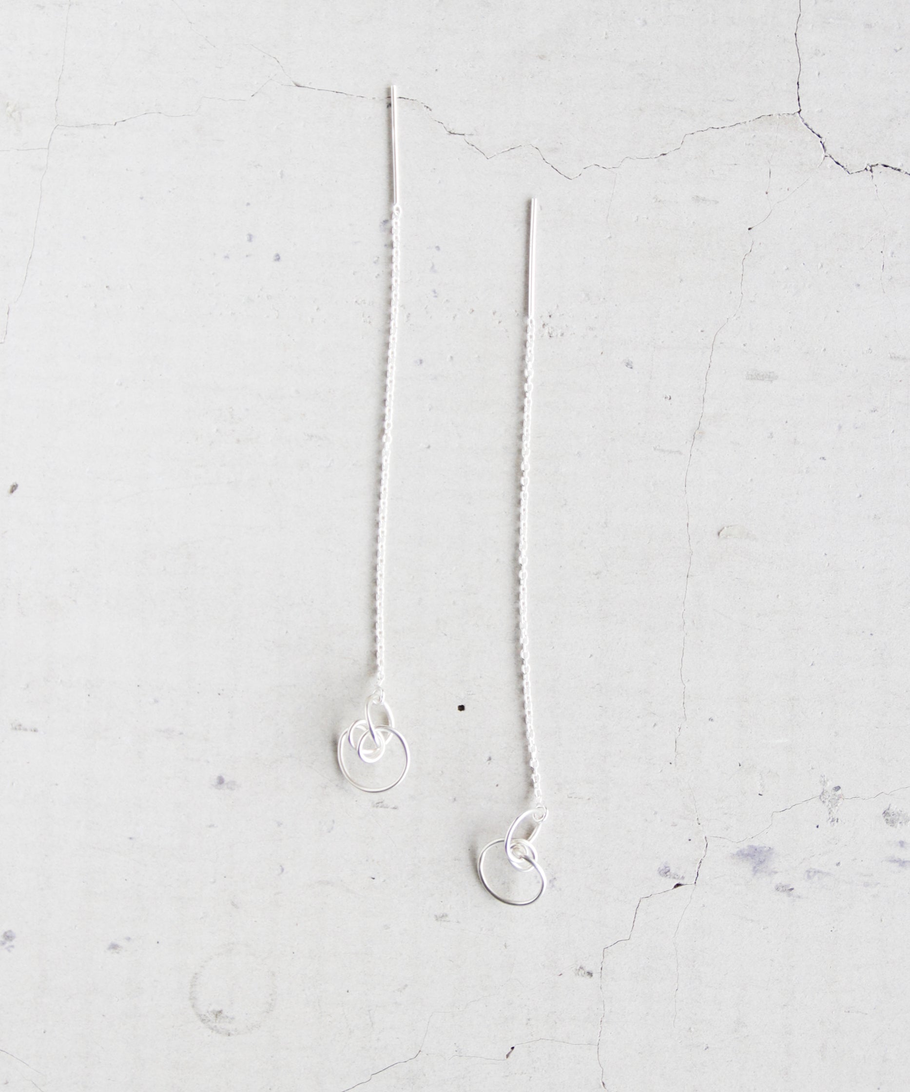 Delicate gold necklace with circular pendant