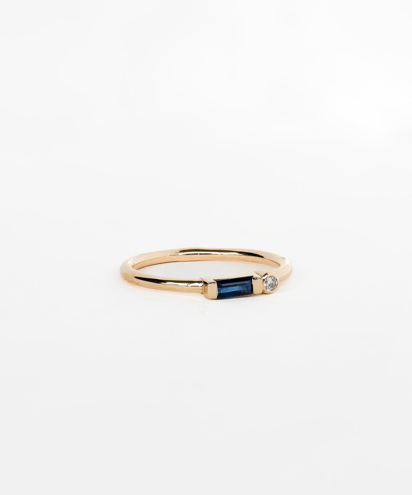 Elegant Era Ring with intricate gemstone design